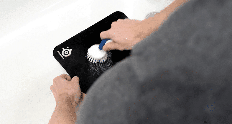 How to Clean Mouse Pad