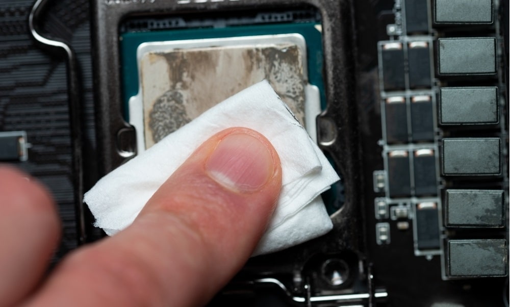 How to clean thermal paste