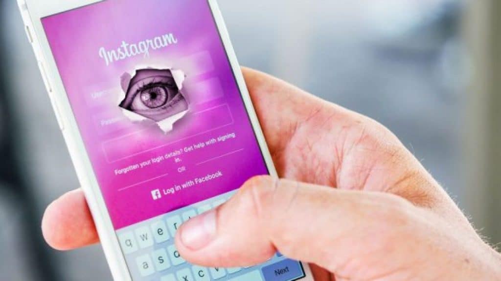 How to Spy on Instagram DMs